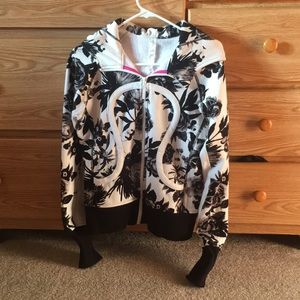 size 6 Lululemon zip up